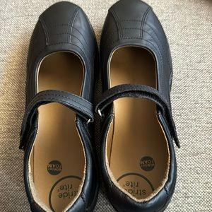 New no box Stride Rite Mary Jane Black Learher shoes never worn o box